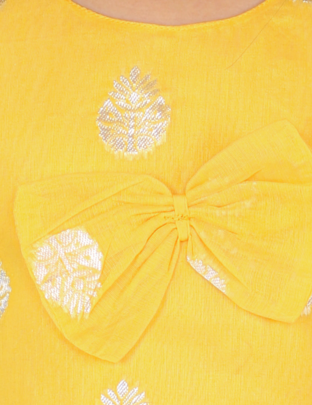 Girl - Yellow Pavda Pattu