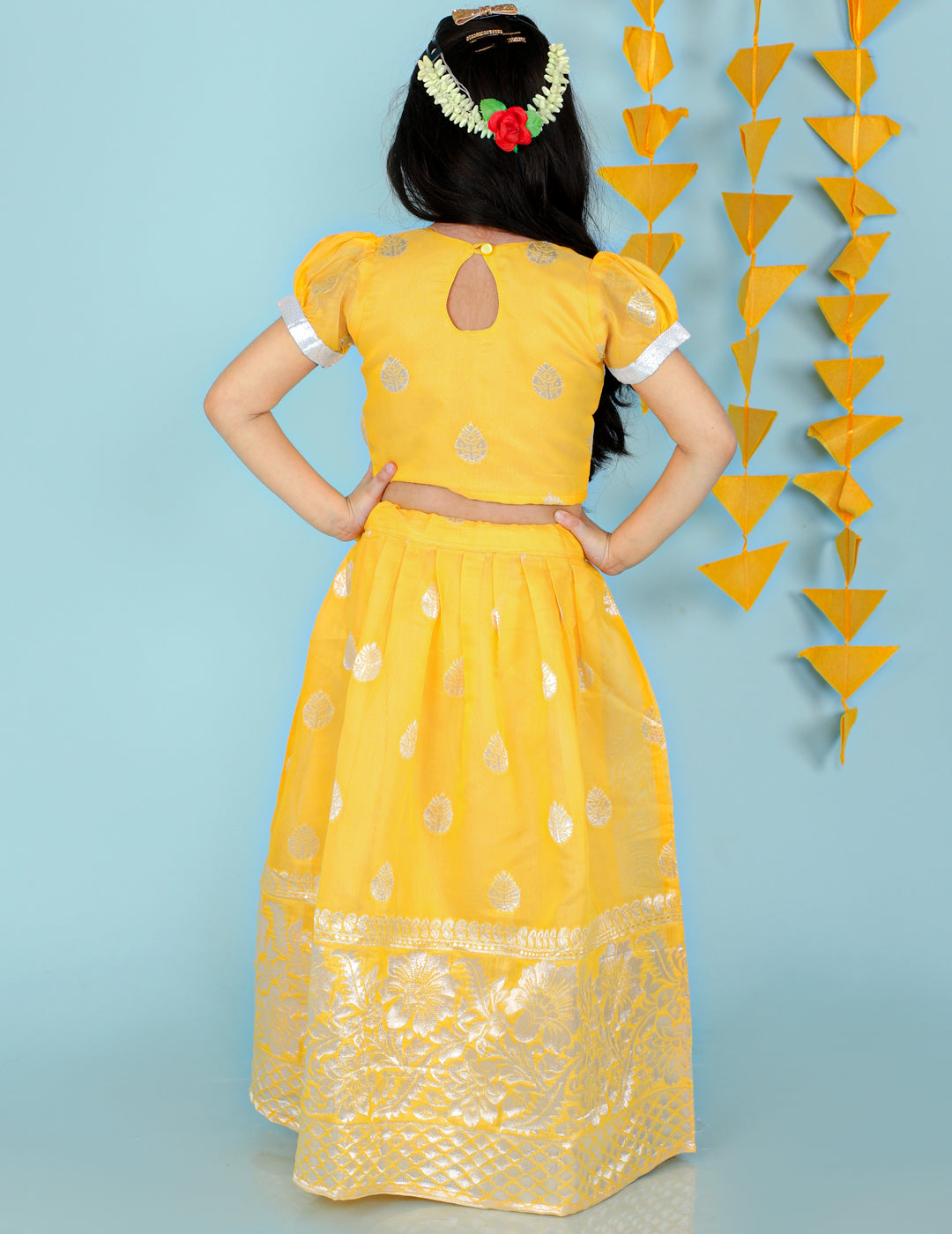 Girl - Yellow Pavda Pattu