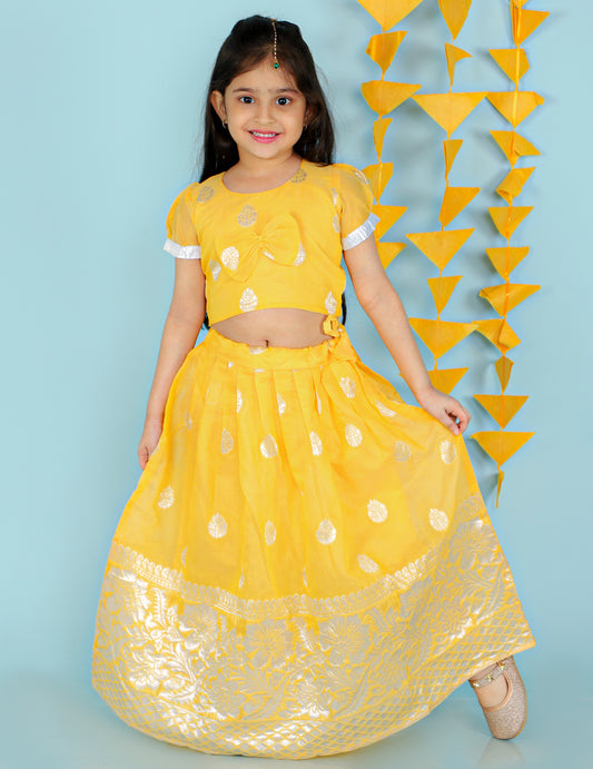 Girl - Yellow Pavda Pattu